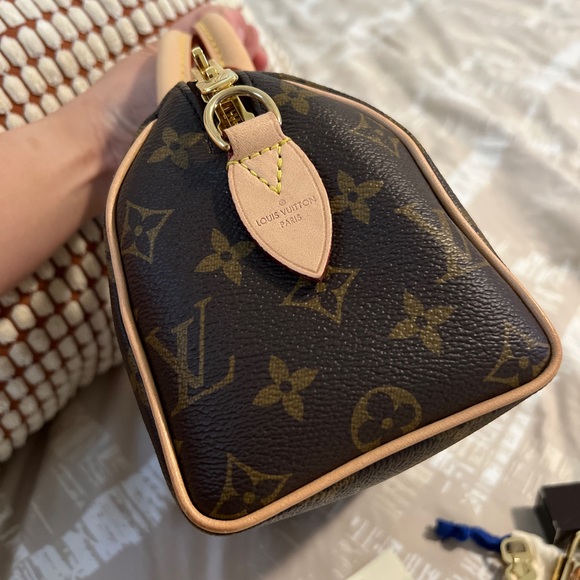 Authentic Louis Vuitton Speedy 20 Bandouliere - Picture 15 of 16